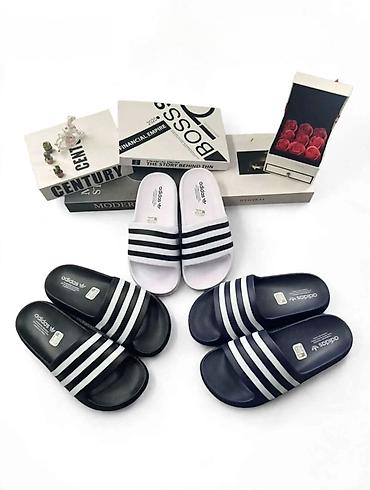 ecco novi sad: Adidas klasične papuče sa tri pruge - Model: klasične slide papuče sa — 1