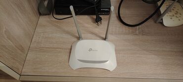 Принтеры: TP-Link brendinin ağ rəngli simsiz routeri, evdə və ya ofisdə etibarlı