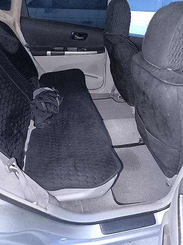 Другие автомобили: Компактный 5‑дверный универсал серебристого цвета. Основные — 12