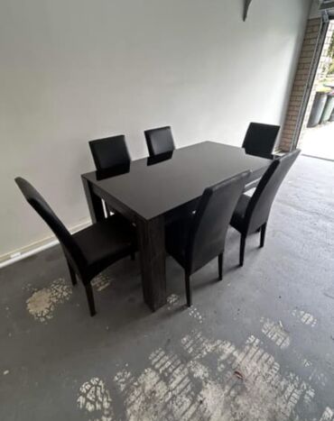 Σέτ καρέκλες και τραπέζια: Μεγάλο μαύρο τραπέζι

Μαύρη τραπεζαρία 6 θέσεων - καλή σαν καινούργια