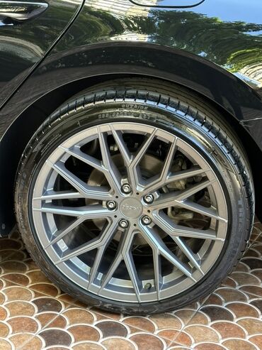 Təkərlər: Disk təkər Vossen 245 / 40 / R 19, 5 Boltlu