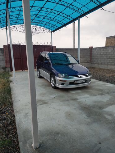 Mitsubishi Space Runner: 2000 г., 2.4 л, Механика, Бензин