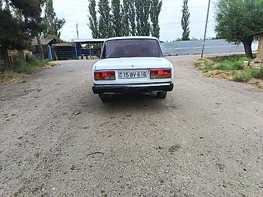 2107 faralar: VAZ 2107 sedan – klassik dizaynlı, ağ rəngdə. Texniki xüsusiyyətlər — 6