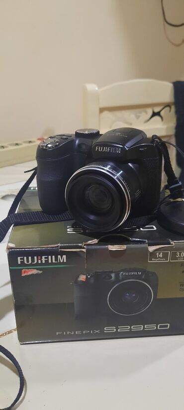 fotokamera fujifilm: Fotaaparat satilir demek olar teze qalib 110 azn batareyka ile iwleyir