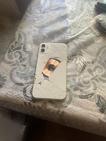 iphone se3: IPhone 11, 64 GB, Ağ, Qırıq — 2