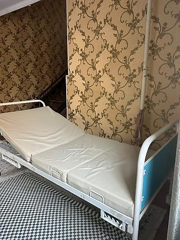 Мед. товарлар: Функциональная медицинская кровать, трёхсекционная механическая — 1