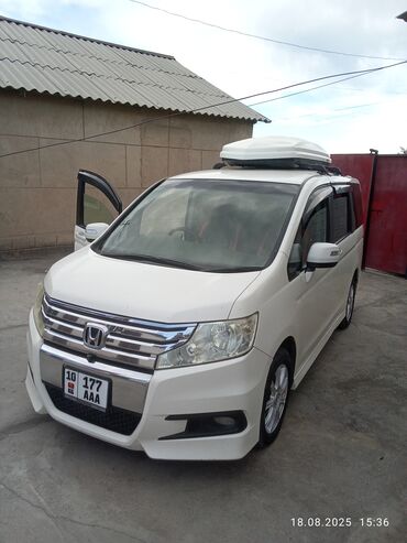 Honda: Honda Stepwgn: 2010 г., 2 л, Вариатор, Бензин, Минивэн