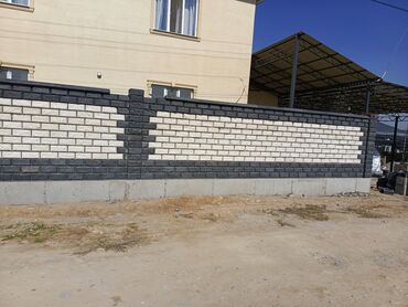 каменный шпон: Заборы из пескоблока