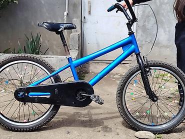 Uşaq dünyası: Uşaq velosipedi – BMX üslubunda, tək sürətli - Rəng: mavi gövdə, qara — 1