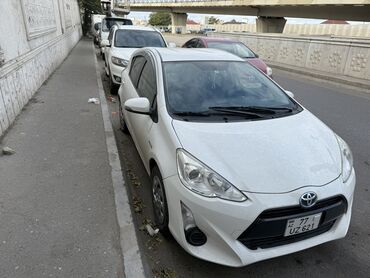 Toyota: Toyota Prius: 1.5 l | 2018 il Hetçbek