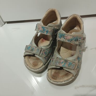 Детская обувь: Детская обувь на девочку . 1.Демисезонные ботинки 400сом размер 30 — 10