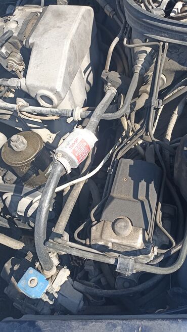 Mercedes-Benz: 111 Mator Qaz quraşdırılıb texpasportda qeyd olunub. Dəri salon — 7