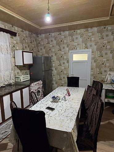 Həyət evləri və villaların satışı: Satılır: həyət evi Təsvir: - Daş hasarla əhatələnmiş, iri taxta/metal — 13