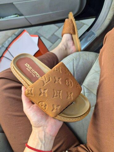 grubin papuce krzno: Fashion slippers, Louis Vuitton, 40