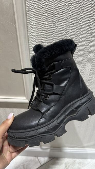 обувь ручной работы бишкек: Детская обувь в отличном состоянии 1) Черные утепленные ботинки: -