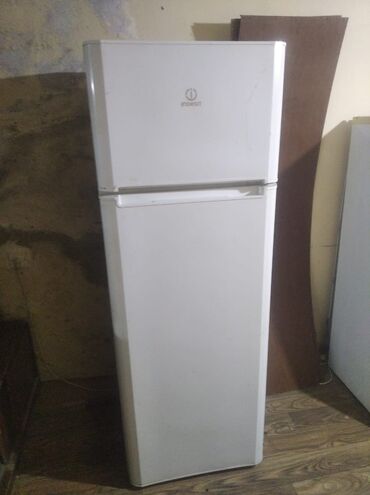 2 qapılı Indesit Soyuducu Satılır, rəng - Ağ