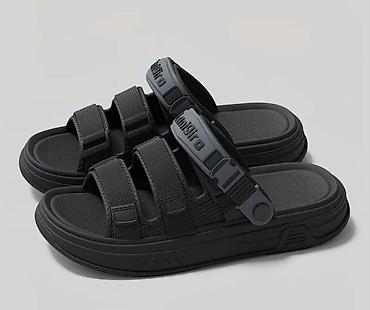 qara ayaqqabı: Unisex tərzli rahat sandal - Rəng: qara (boz detallı). - Üçlü ön — 2