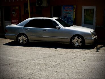 Mercedes-Benz: Mercedes-Benz E 270: 2.7 l | 2001 il Sedan — 12