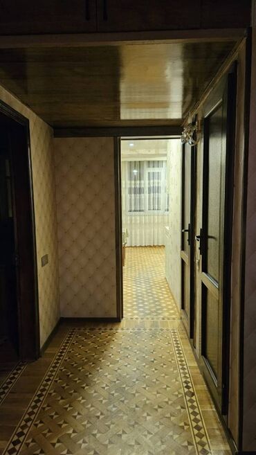 Uzunmüddətli kirayə mənzillər: Neftçilər metrosu yaxınlığında,229 nömrəli məktəbin yanında,5 — 17