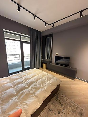 berde: Ağ Şəhərdə studio tipli 2 otaqlı mənzil kirayə verilir. - Ümumi sahə — 9