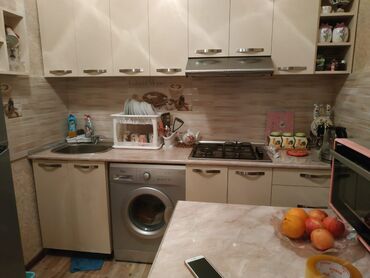 Uzunmüddətli kirayə mənzillər: Badamdar Bazar Storun ustunde 2 otag 17/8 menzil kiraye verilir — 9