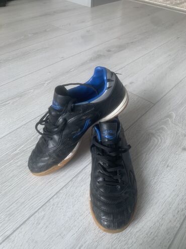 зимние спортивные костюмы: Мужские кроссовки, 37, Adidas, Б/у, цвет - Черный, Самовывоз