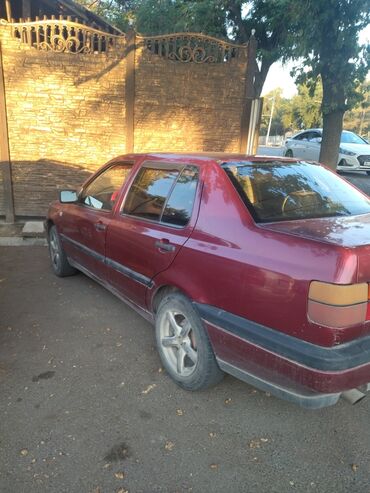 паста сидан: Volkswagen Vento: 1995 г., 1.8 л, Механика, Бензин, Седан