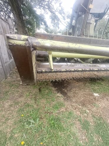 Зерноуборочные комбайны: Зерноуборочный комбайн самоходного типа, предназначенный для уборки at lalafo.kg — 10 Зерноуборочные комбайны: Зерноуборочный комбайн самоходного типа, предназначенный для уборки — 10