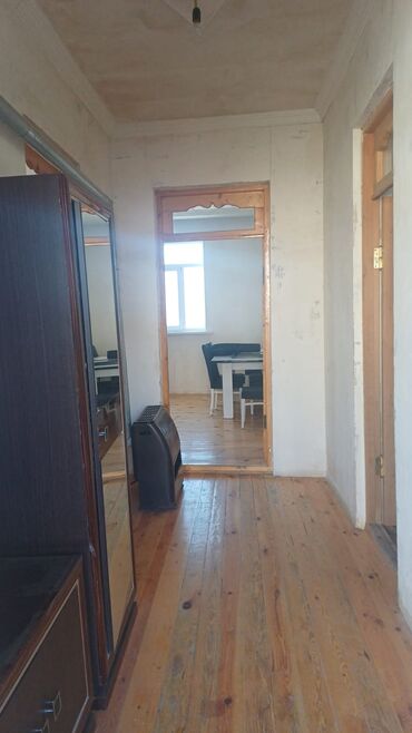 Yeni tikili: Avtazavodda 1ci küçədə ev satılır, 3 otaq, yolun qırağı, Qiymətdə — 9