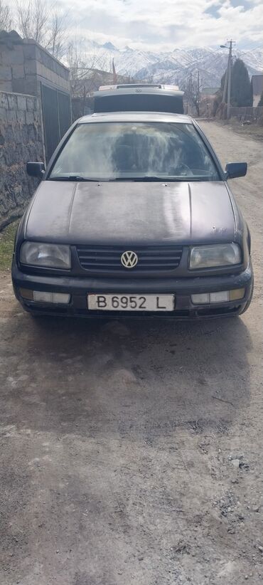 токмок авто: Volkswagen Vento: 1993 г., 1.8 л, Механика, Бензин, Седан