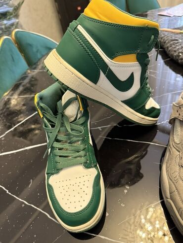 Ботинки: Məhsul: Krossovka NIKE 39 1) Yaşıl–ağ–sarı rəngli high-top krossovka