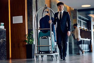 santexnik vakansiya: Tarqovuda yerlesen Hotele Bellboy teleb olunur. Maash 500 +50 ( — 1