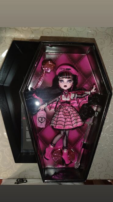 Monster high haunt couture draculaura əldədir. Əlavə məlumat üçün