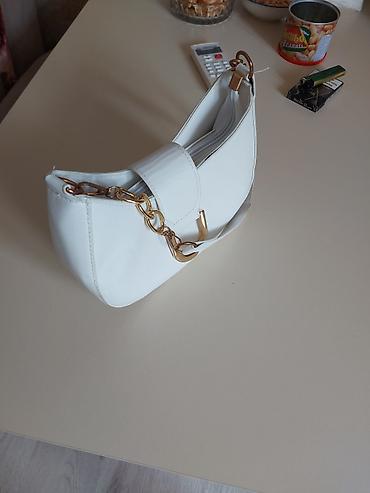 louis vuitton çanta: Ağ mini çanta heç işlənmiyib. qiymət 5azn — 2