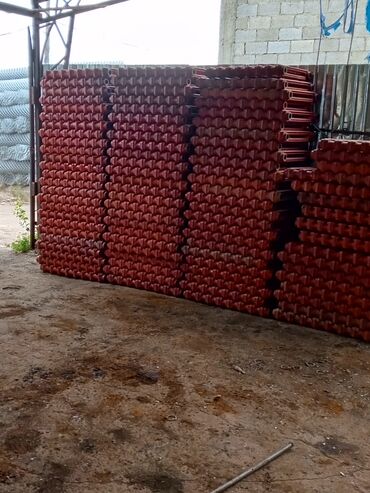 Радиаторы: Секции чугунных радиаторов отопления в большом количестве. Подходят — 10