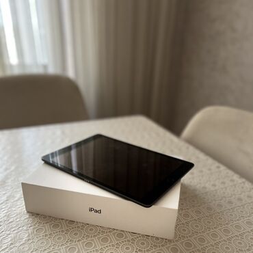 Настольные ПК и рабочие станции: Apple iPad planşet - Rəng: Space Gray - Ekran: 9.7 düym Retina (şüşə