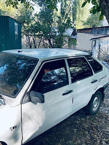 ВАЗ (ЛАДА): ВАЗ (ЛАДА) 2109: 1985 г., 1.5 л, Механика, Бензин, Хэтчбэк — 4