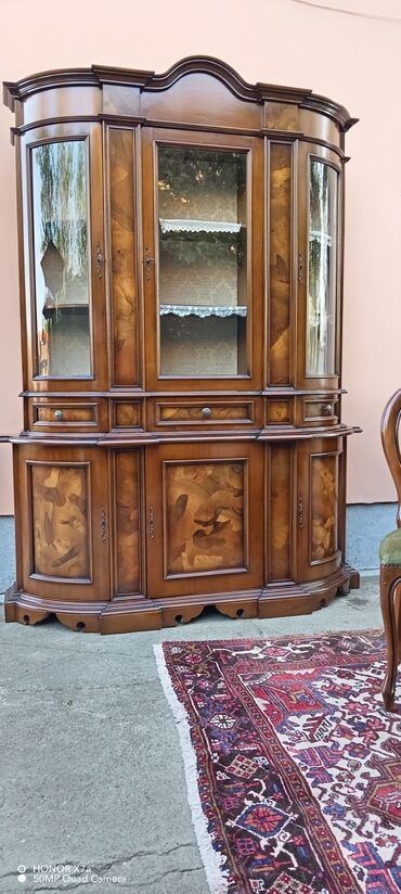 Stilske vitrine: Veliki izbor stilskog namestaja i kucnih stvari lustera lampi figura — 12