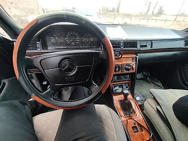 volvo v50: Mercedes-Benz W124: 1993 г., 2.2 л, Механика, Бензин, Седан — 7