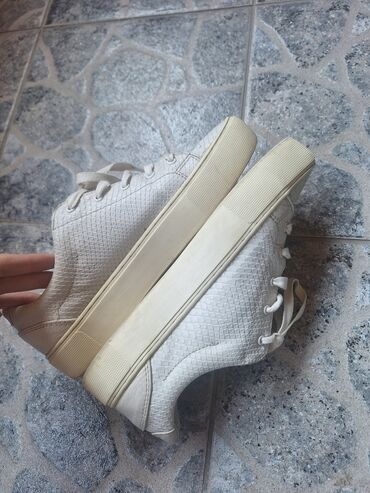 Women's Sneakers and athletic shoes: UGG, 37, bоја - Bela — 7