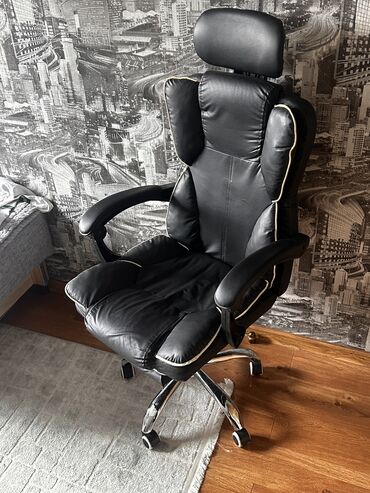 офисный шкаф бу: Черное кресло состояние пару месяцев, покупался практически новым
