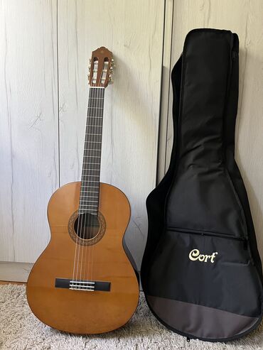 купить гитару бишкек: Продаю новую гитару YAMAHA C40 (с момента покупки прошла неделя) Чехол