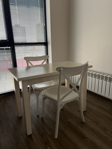 мебель икеа: Стол ИКЕА и два стула / пластик