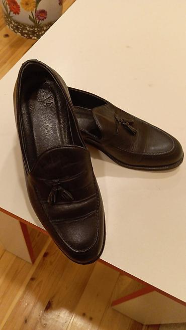 ayaqqabı 40р: Klassik kişi loaferləri – qara rəng, toqqa və püsküllü model. - — 1