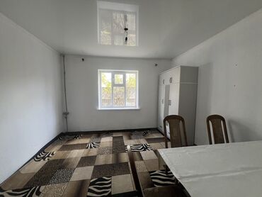 ищу квартира ак орго: 1 бөлмө, Менчик ээси, Чогуу жашоосу жок, Толугу менен эмереги бар, Жарым -жартылай эмереги бар