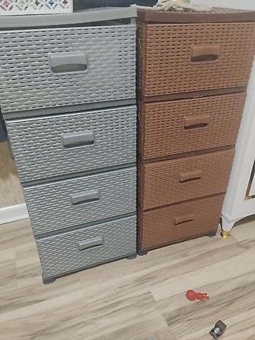 hamam tulpan: Rattan naxışlı plastik komod təqdim olunur. Şəkildə iki fərqli rəng — 1