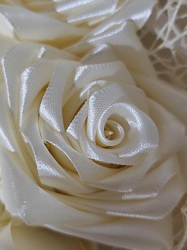 Praznična dekoracija: Ručni buketi od satenskih i organza cvetova - Ručno izrađeni — 13