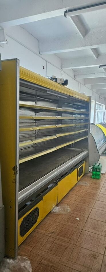 Dərin dondurucular: Sarı rəngli bu şaquli ticarət soyuducusu, marketlər, mağazalar və ya