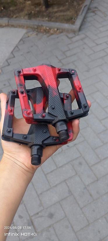 Velosiped ehtiyyat hissələri: Velosiped üçün platforma pedalları (cüt) - Rəng: qara/qırmızı — 1