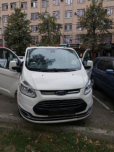 пассажирский рекс: Ford Tourneo (белого цвета), пассажирский минивэн. Кузов и экстерьер — 1